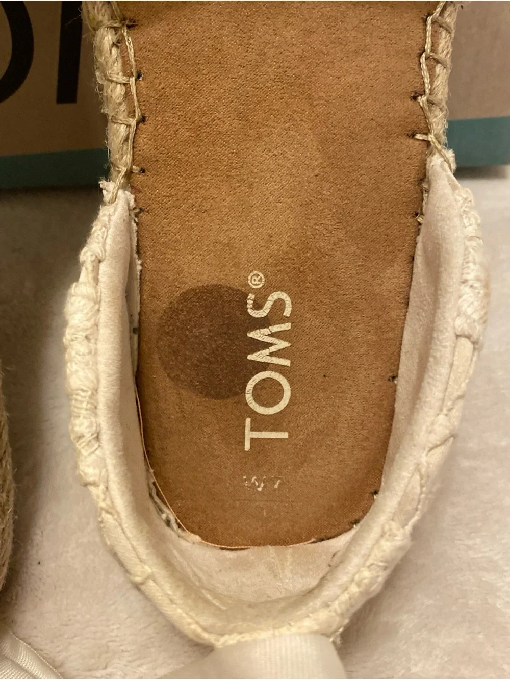 Toms color underlay